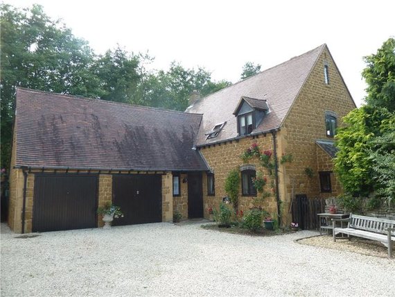 5 bedroom Detached f...